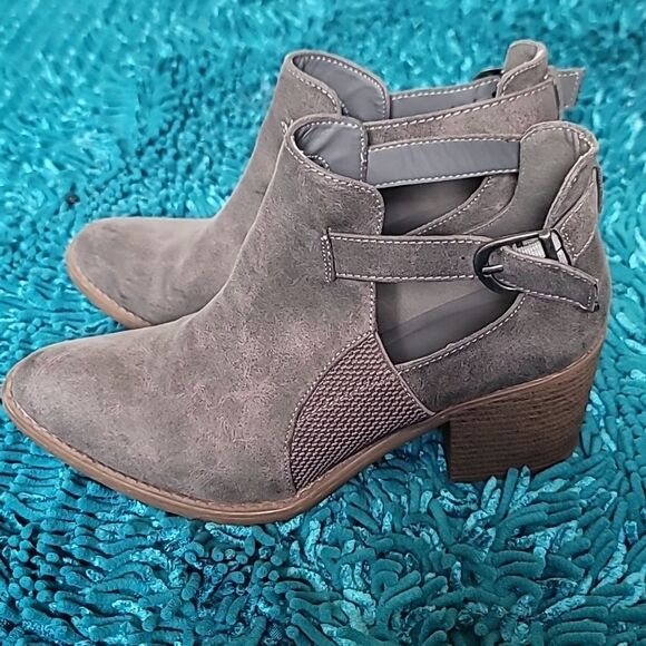 2/$20 Qupid Boots - Picture 5 of 9